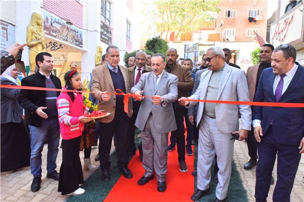 محافظ أسيوط يفتتح معرض تدوير الرواكد بمدرسة أبوتيج المهنية 