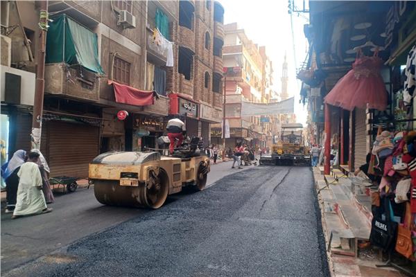 رصف وصيانة وترميم عدد من شوارع نجع حمادي