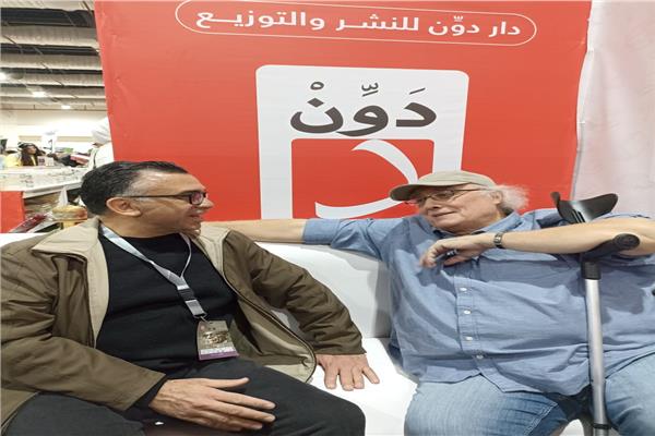 واسيني الأعرج أثناء حواره مع سيد علي
