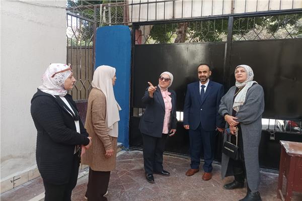 مدير تعليم القاهرة تتابع انطلاق الفصل الدراسي الثاني بمدارس القاهرة