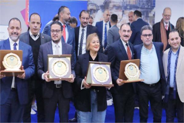 الفائزون فى صورة تذكارية