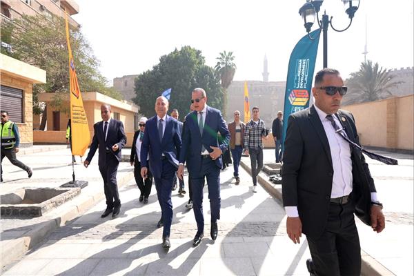 رئيس الوزراء يُتابع موقف إعادة تسليم وتسكين الأسر العائدة إلى وحداتهم السكنية