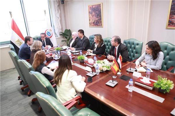 نائب رئيس الوزراء وزير الصحة يستقبل السفير الإسباني