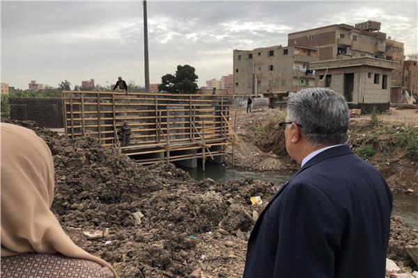 اللواء طارق مرزوق محافظ الدقهلية خلال الجولة