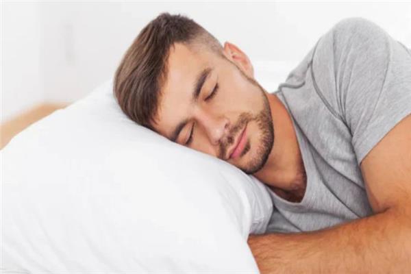 عادات بسيطة تمنحك نومًا عميقًا