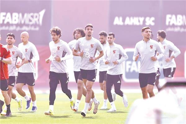 الأهلى بدأ التدريب استعداداً للقاء الإسماعيلى 