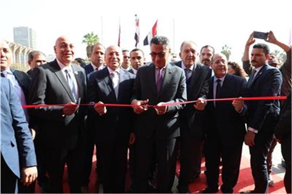 وزير التموين خلال افتتاح المعرض