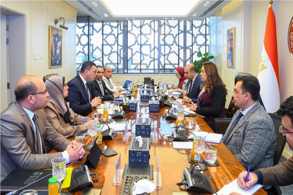 جانب من اجتماع مناقشة وضع منظومة الإدارة المتكاملة للمخلفات البلدية الصلبة