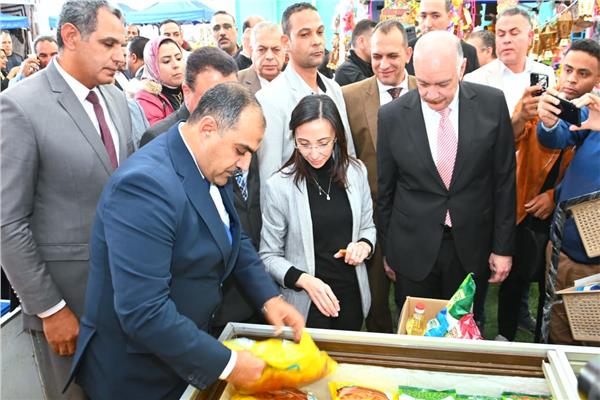  الدكتورة جاكلين عازر  محافظ البحيرة