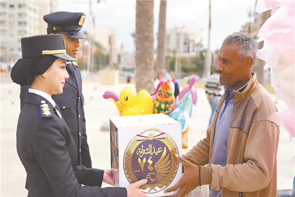 الداخلية أثناء توزيع المساعدات