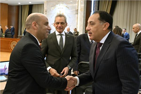 رئيس الوزراء خلال لقاء وزير العمل حسن رداد