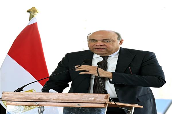  الدكتور سامح الحفني وزير الطيران المدني