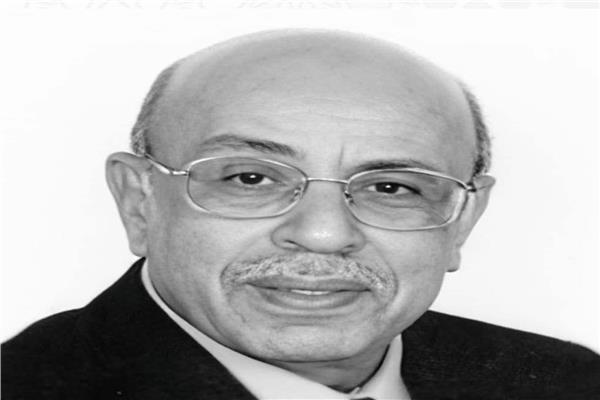 الدكتور مفيد شهاب