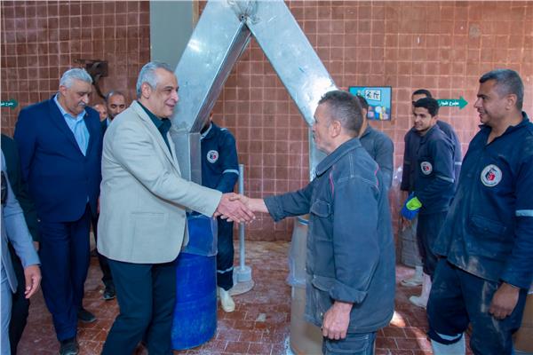 وزير الدولة للإنتاج الحربي خلال جولته