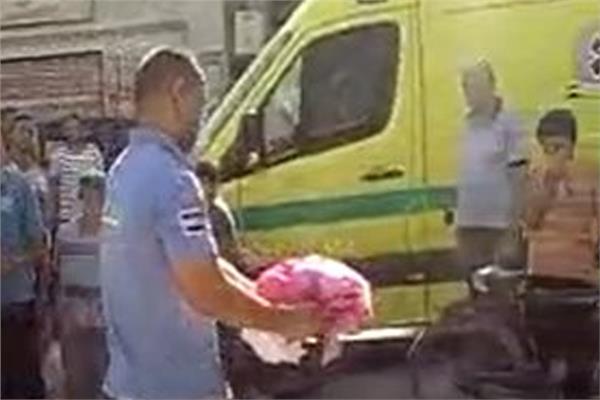  العثور على رضيع بصندوق قمامة