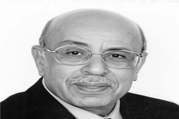  الدكتور مفيد شهاب 