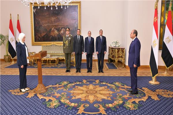 حنان مجدي تؤدي اليمين الدستورية أمام الرئيس السيسي