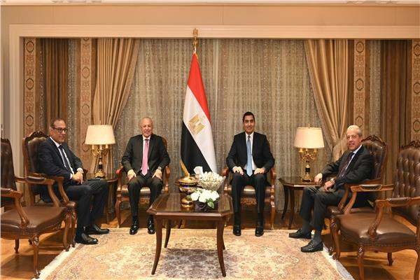 جانب من استقبال وزير الرياضة لرئيس اتحاد الكرة 