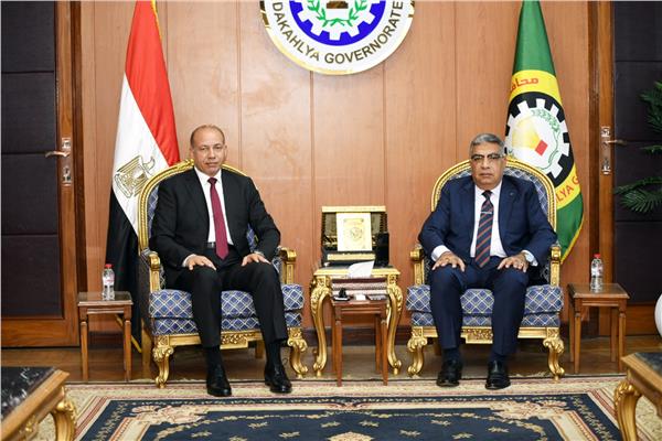 محافظ الدقهلية يستقبل رئيس جامعة المنصورة للتهنئة 