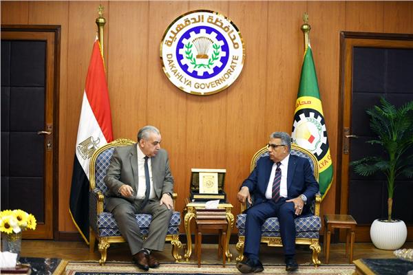 محافظ الدقهلية يستقبل مدير أمن الدقهلية للتهنئة