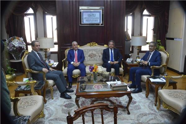 اجتماع وزير الدولة للإعلام