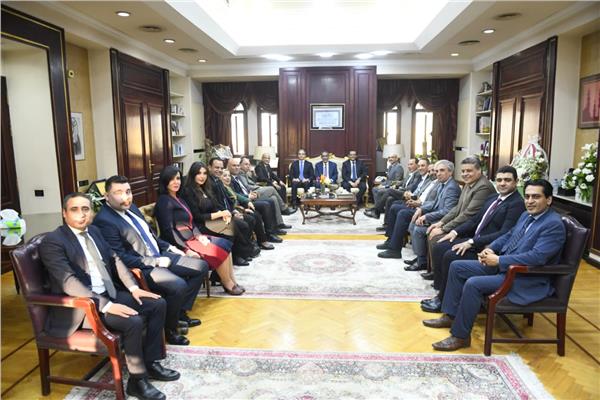 اجتماع وزير الإعلام مع وفدي نقابتي الصحفيين والإعلاميين       