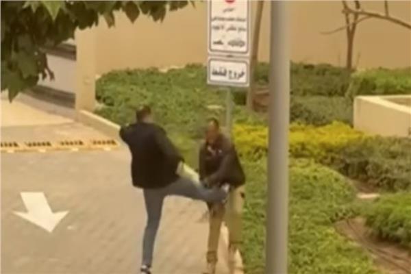 الاعتداء على فرد الأمن بكمبوند التجمع
