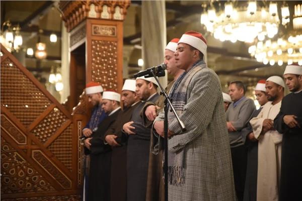 مسجد الحسين يشهد ثاني ليالي التراويح