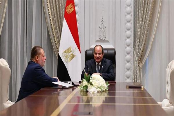 السيد الرئيس ومحافظ البنك المركزي - أرشيفية