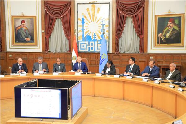محافظ القاهرة يتابع ملف التصالح على مخالفات البناء