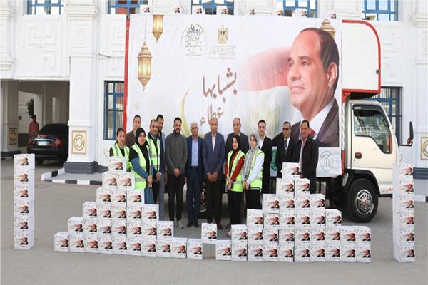 1000 كرتونة مواد غذائية أساسية لتوزيعها على الأسر الأولى بالرعاية