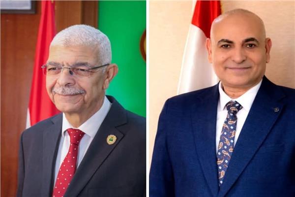 الدكتور أحمد القاصد رئيس جامعة المنوفية يهنئ الدكتور ناصر محمد عبد البارى العجيزى
