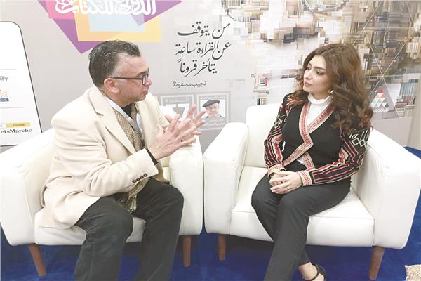 حنين الصايغ اثناء حوارها مع سيد علي