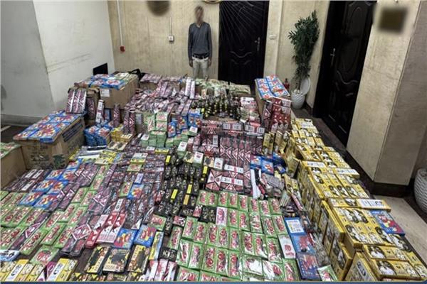 ضبط المتهم بالإتجار فى الألعاب النارية