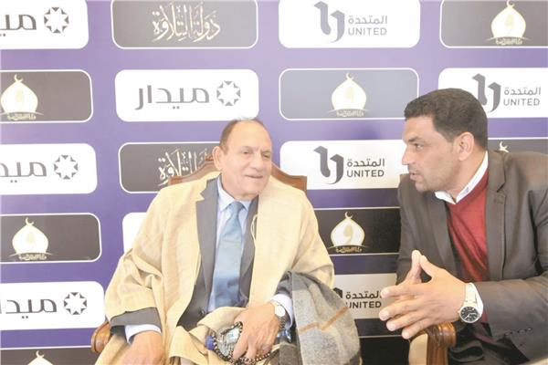 القارئ الطبيب أحمد نعينع مع محرر «الأخبار»    