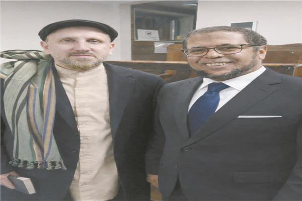 الشيخ حليم الأمريكى مع مدير تحرير الأخبار