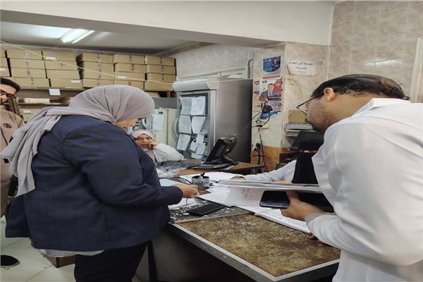 جولة مفاجئة لمديرة ادارة الصيدلة بصحة الغربية