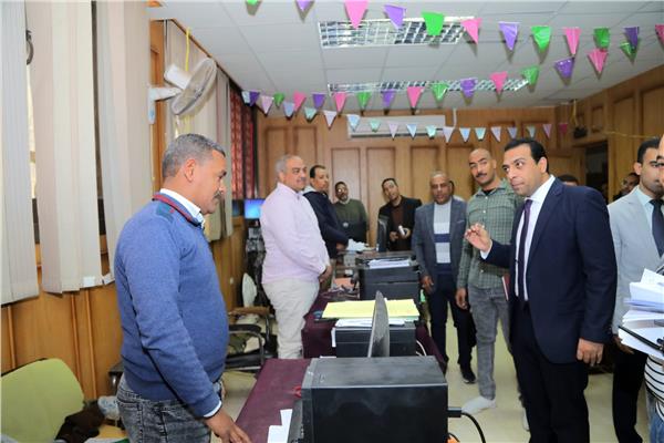 محافظ قنا يوجه بإزالة أي معوقات في إجراءات التقنين لدعم خطط التنمية الشاملة