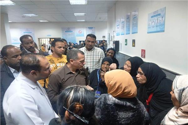 محافظ أسوان يفاجئ مركز الأورام بزيارة ميدانية