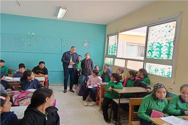 في جولة ميدانية مكثفة بمدارس «حدائق أكتوبر»