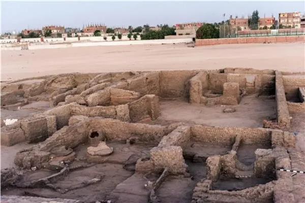  مدينة وجبانة قبطية بجوار قلعة شيخ العرب همام