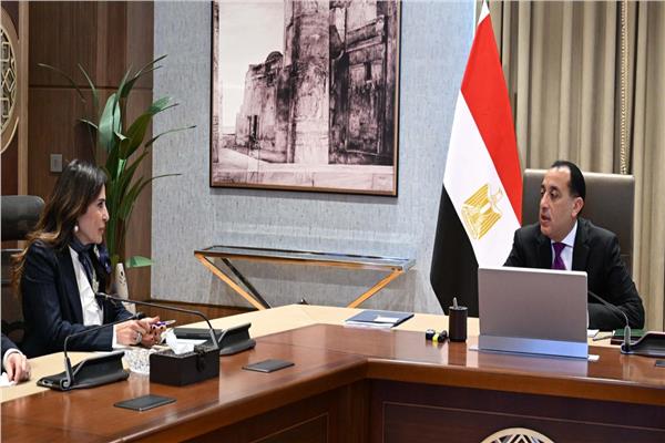 مدبولي يستعراض الموقف التنفيذي لعددٍ من المشروعات