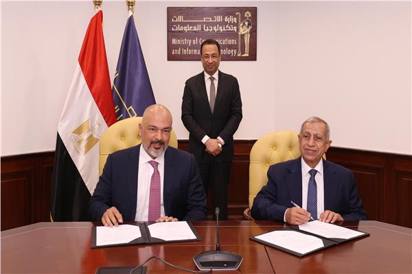  وزير الاتصالات يشهد توقيع شراكة لإنشاء مختبرات متطورة للاتصالات السلكية واللاسلكية      