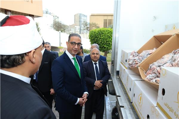 محافظ الجيزة يشهد تسلُّم 4 أطنان لحوم دفعة جديدة من صكوك «الإطعام»