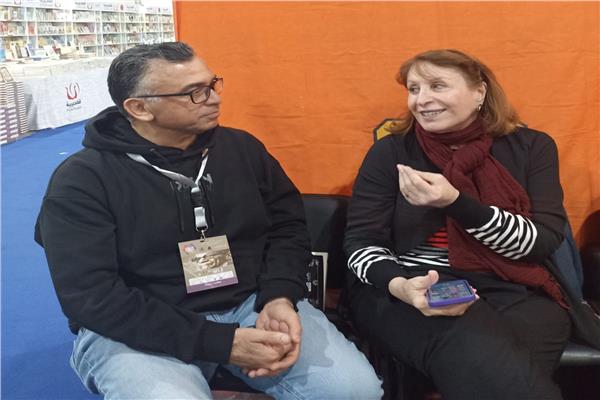 الكاتبة الصحفية القديرة إنعام كجه جي مع سيد علي