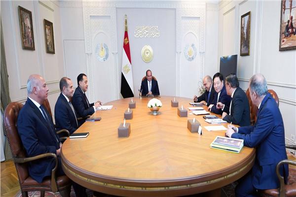 السيد الرئيس خلال الاجتماع