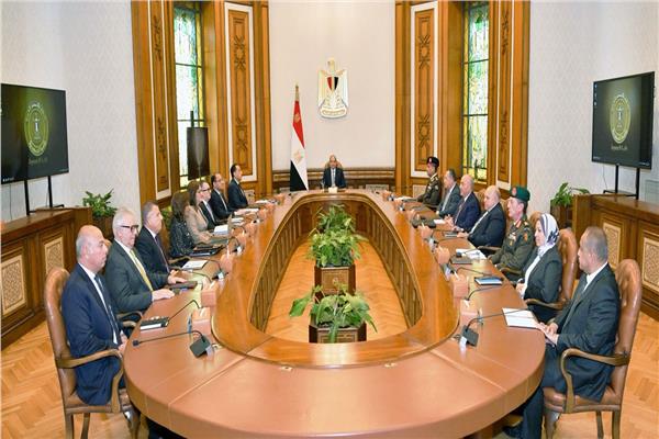 السيد الرئيس خلال الاجتماع