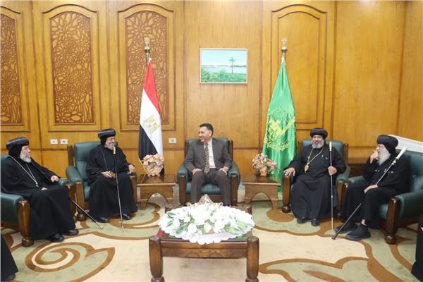 محافظ القليوبية يستقبل وفد مطرانيات الكنيسة القبطية الأرثوذكسية