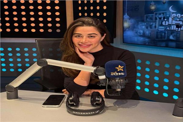 الفنانة يارا السكري