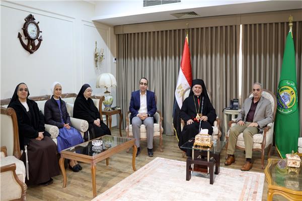 محافظ الإسماعيلية يستقبل ممثلي الكنائس 